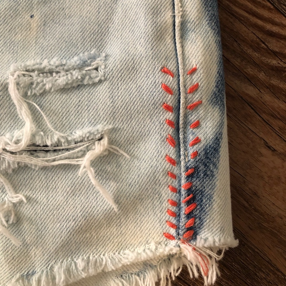 Used Vintage Lucky Brand Shorts - Picture 2 of 5